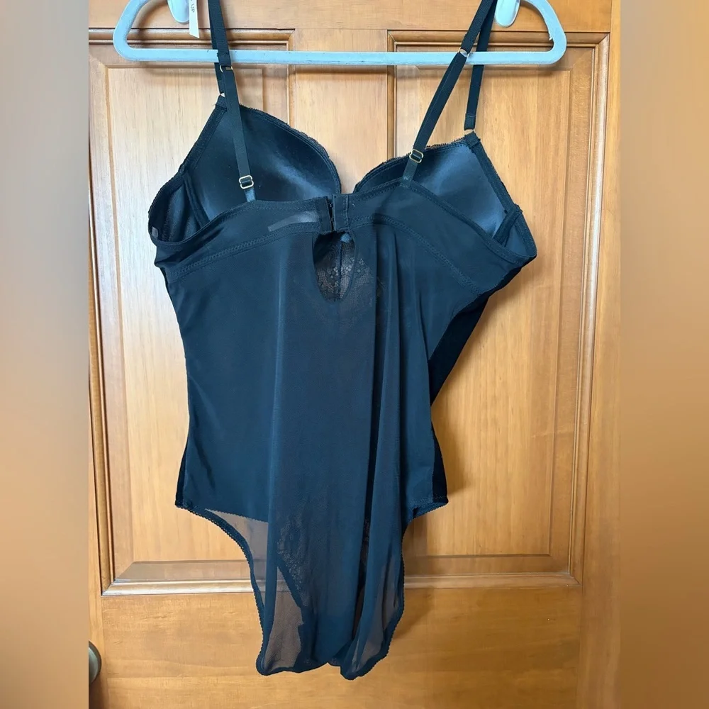 Black Daisy Fuentes Lingerie - Picture 4 of 5